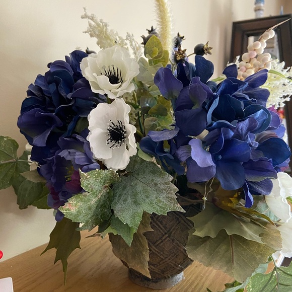 Floral Decoration - Picture 2 of 3